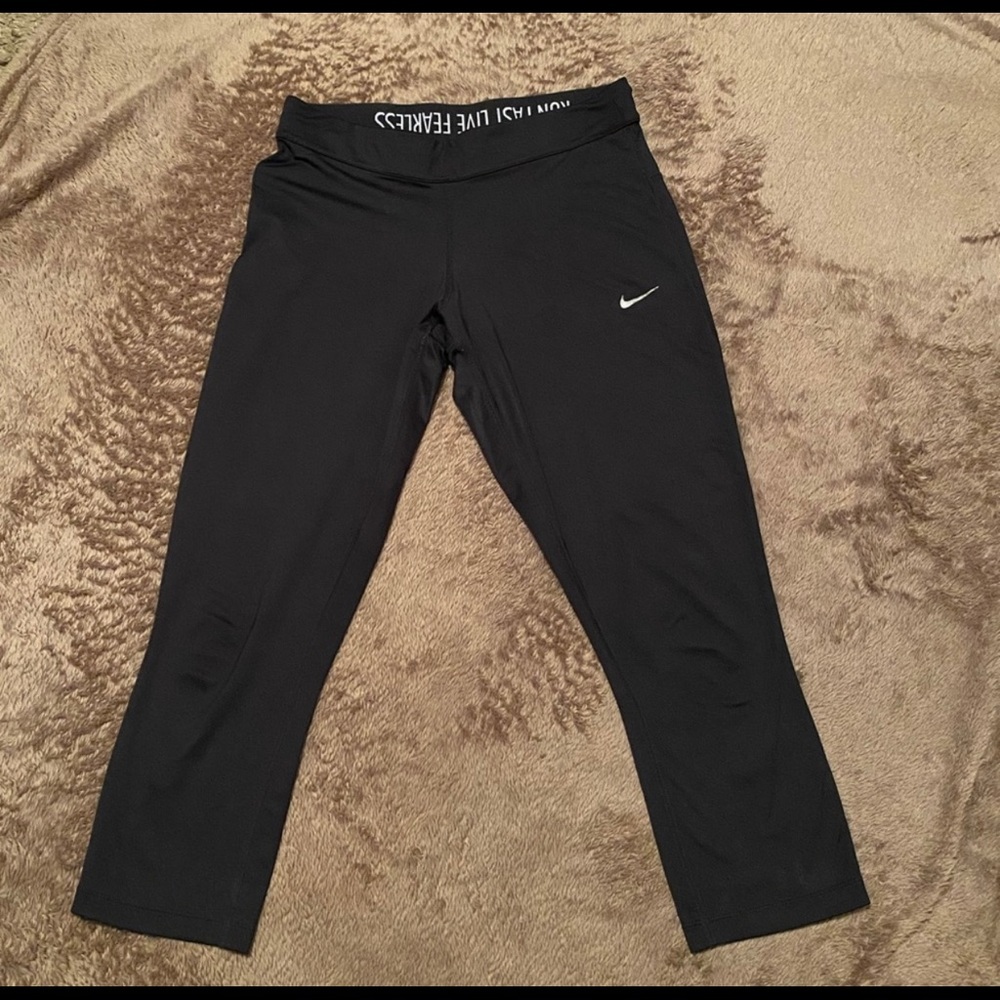 Nike Relay Dri fit crop length leggings!